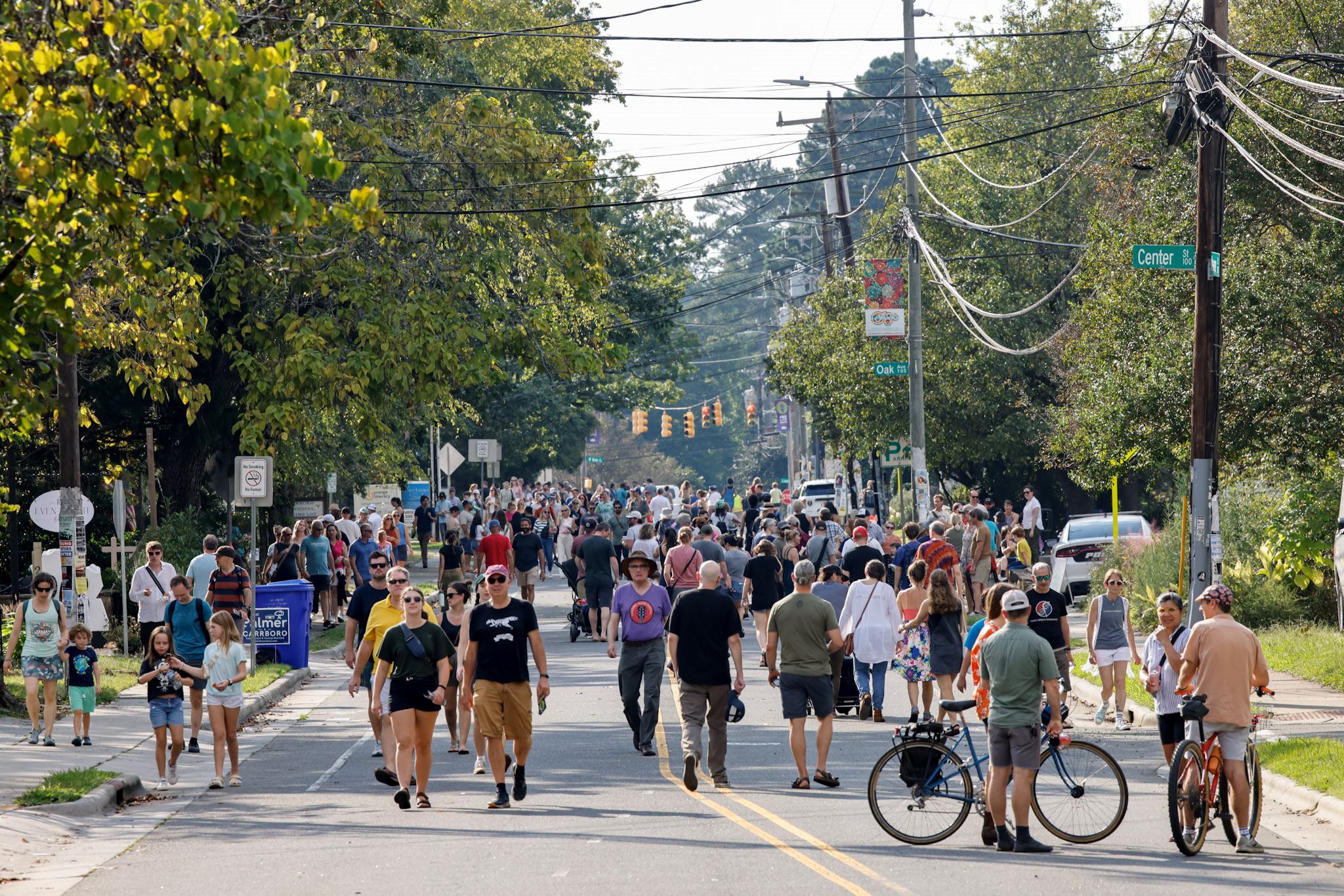 Weaver St crowded during Carrboro Music Festival